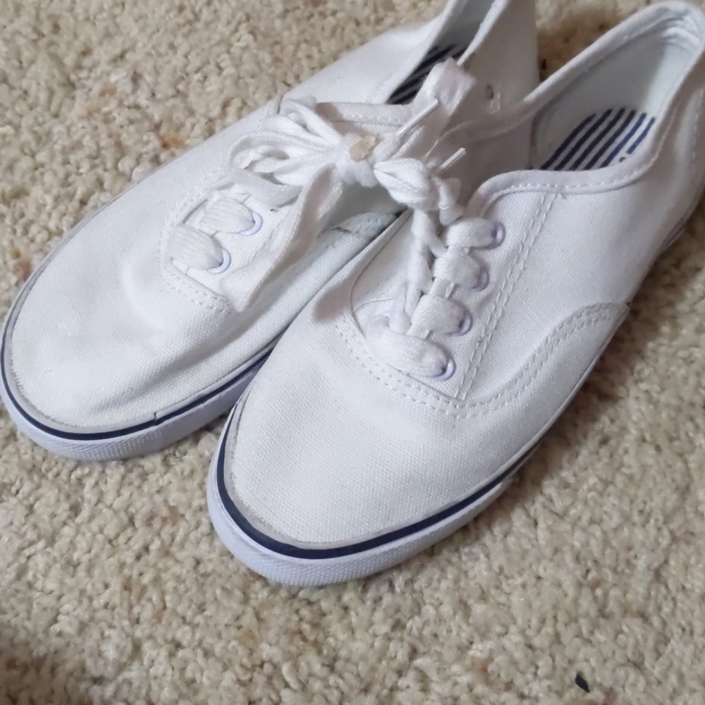 Joe boxer size 2 kids casual all white shoes